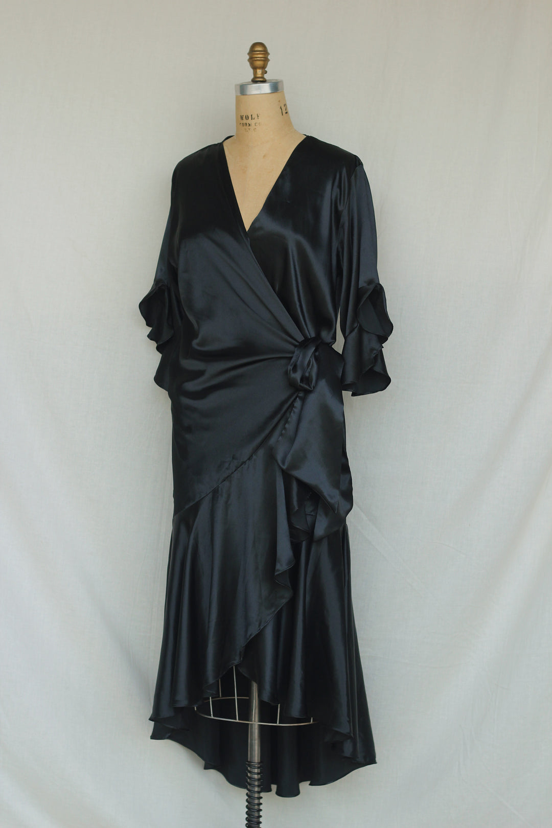 Mia Armand Of Beverly Hills Black Ruffled Robe