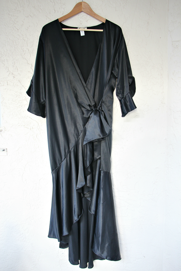 Mia Armand Of Beverly Hills Black Ruffled Robe